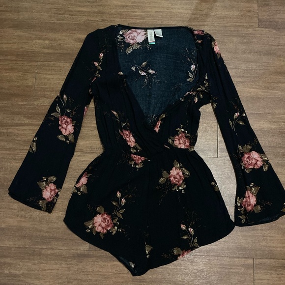 Mimi Chica Pants - CLOSET CLEAR OUT SALE - Mimi Chica size small S rose pattern romper